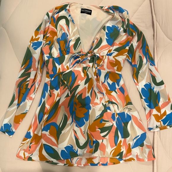 Stand Out printed mini dress- size Medium - Picture 3 of 4